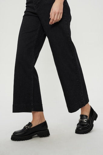 Nuparis Cropped Jeans - Black